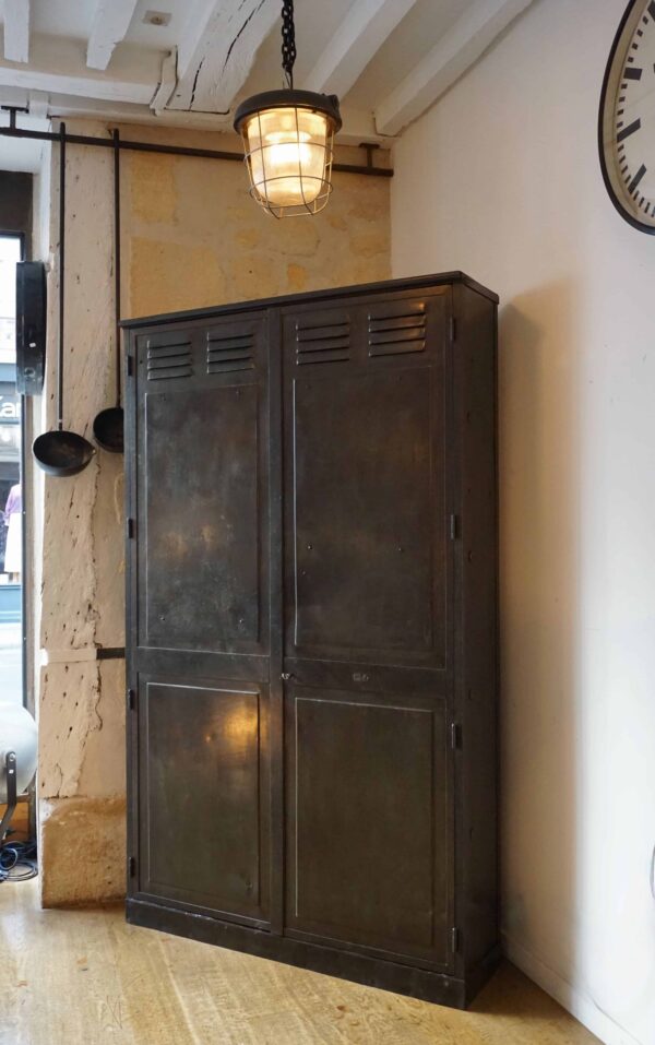 armoire métal vintage