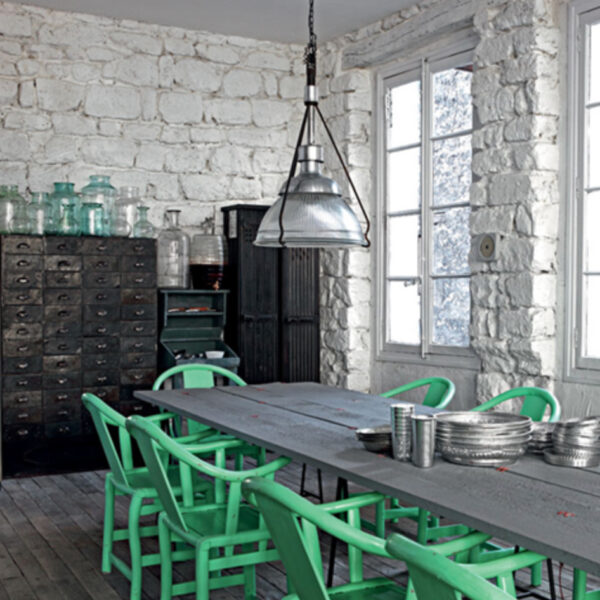 Lampe Holophane chez Paola Navone