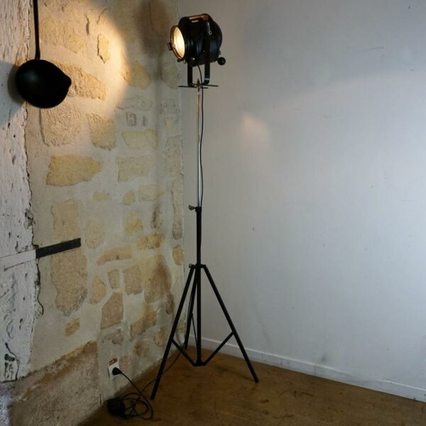 Projecteur de cinema sur pied d'origine, marque Cremer