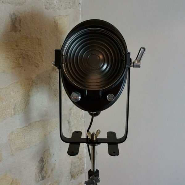 Cremer projector with foot