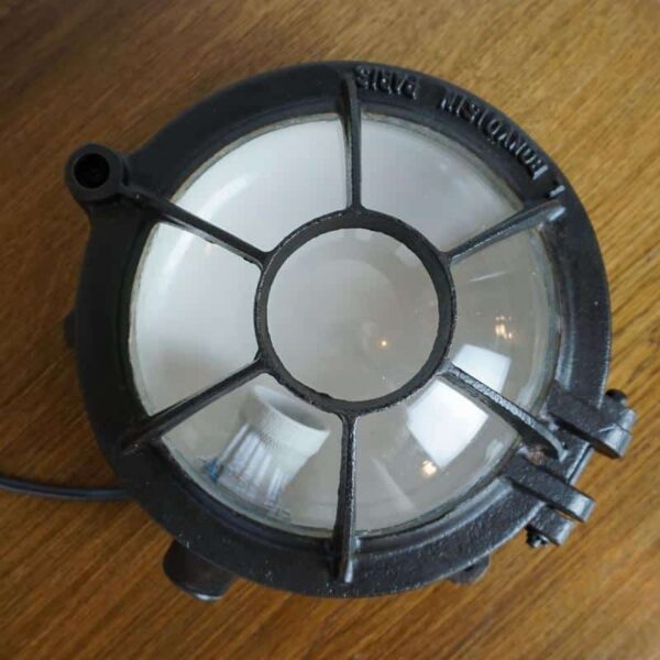 lampe avec grille