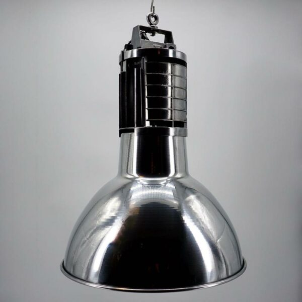 lampe industrielle iconique