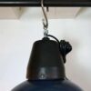 Tête en fonte d'acier et lampe en acier émaillée