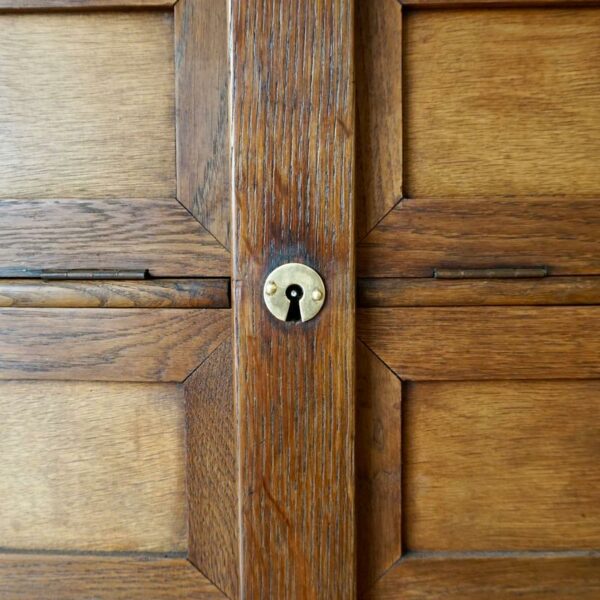 meuble a clapets en bois avec clef
