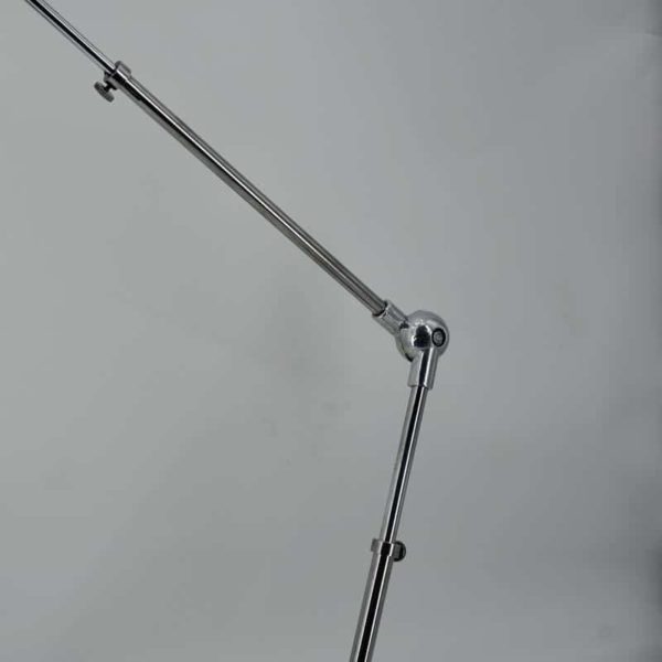 Small articulated and adjustable lamp