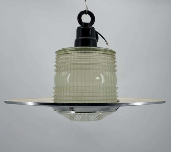 large holophane lamp with reflector
