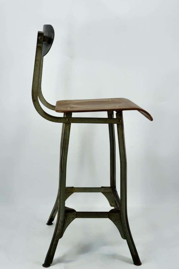 old industrial chair at Jérôme Lepert industrial furniture in Paris