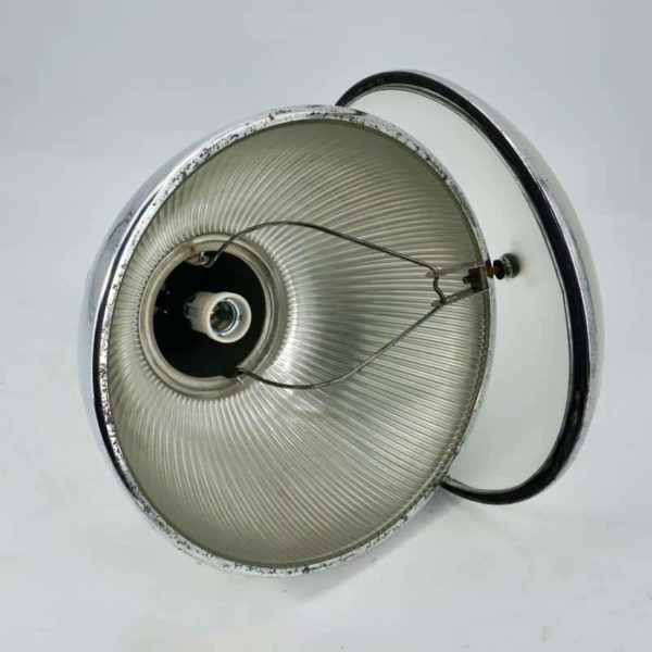 Lampe Holophane chez Jérome lepert mobilier industriel