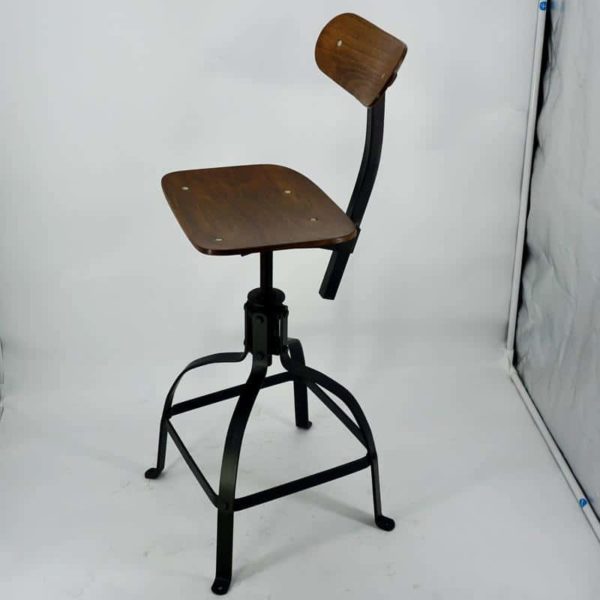 Chair with adjustable backrest