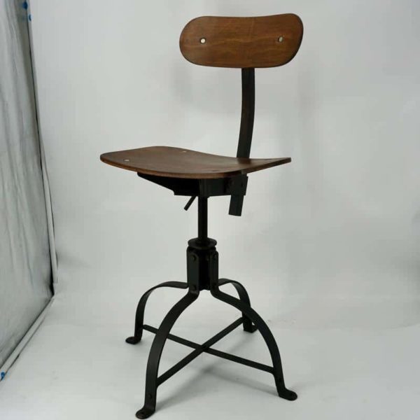 Chaise avec inclinaison du dossier ajustable