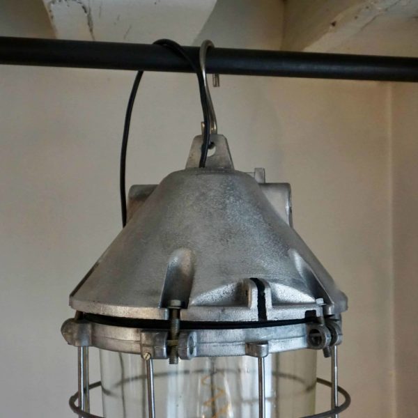 Lampe ancienne d'usine