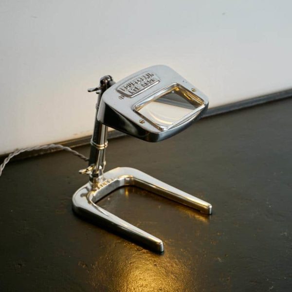 ancienne loupe avec lumière