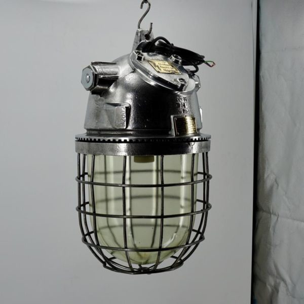 Lampe avec grille et verre