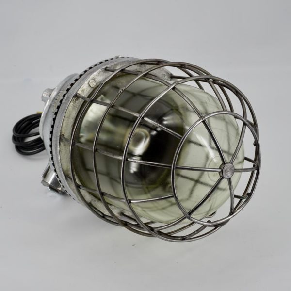 Lampe d'usine imposante