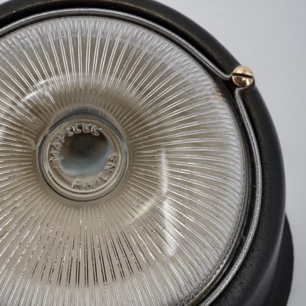 Industrial cast iron wall light from the Mappelec brand