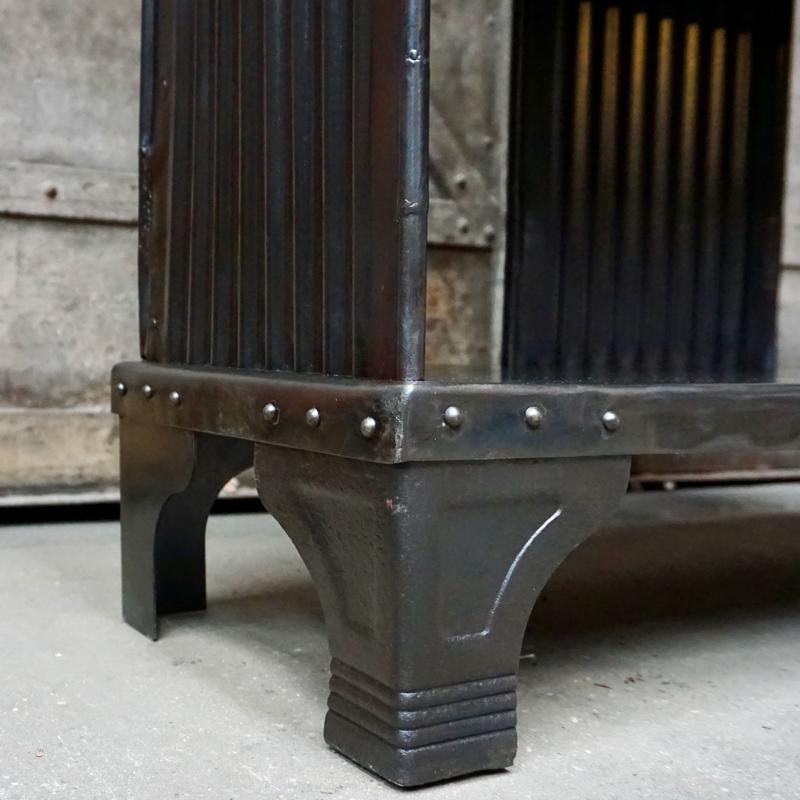 Strafor metal shelf in pressed sheet metal