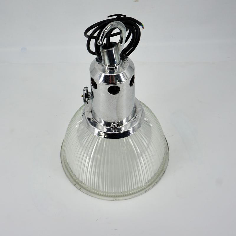 Lampe ancienne avec du verre striée
