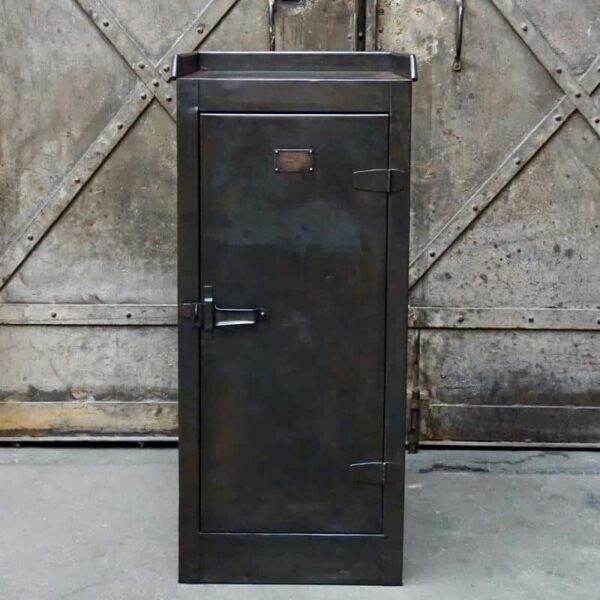 Meuble de rangement métallique des ateliers Motobocane