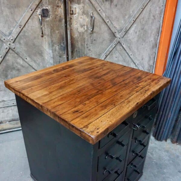 Antique chest of drawers