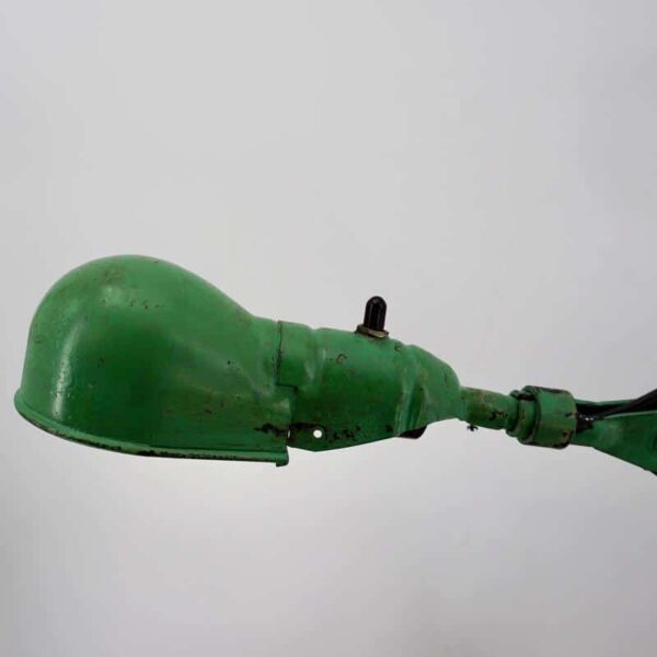 Lampe d'atelier patinée verte