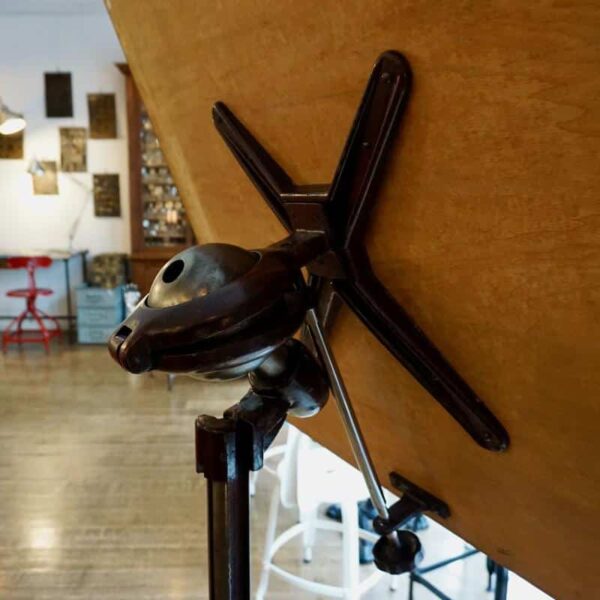 Objet de collection, table à dessin très rare