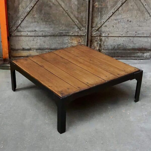 Table basse Industrielle carrée ancienne