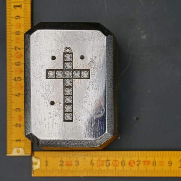 Religious object, Latin cross