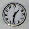 Petite horloge électrique ancienne d'usine