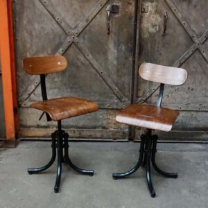 Chaise d'atelier ancienne en bois et métal, réglable en hauteur