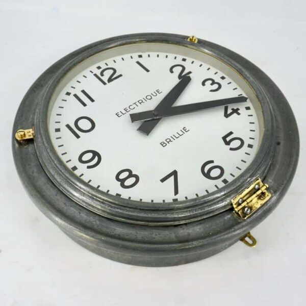 Horloge en zinc ancienne