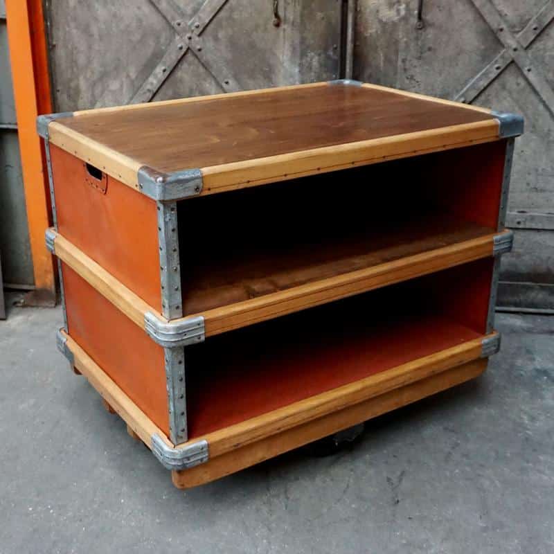 Low storage shelf