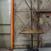 Grande lampe d'atelier avec globe en tôle émaillée