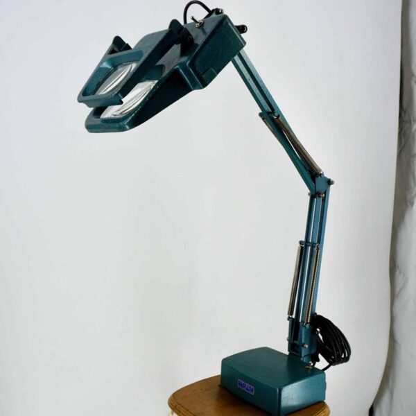 Lampe d'assemblage de précision avec double loupe