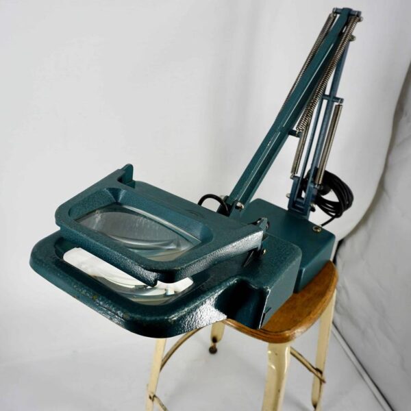 Magnifying lamp for workbench, work table