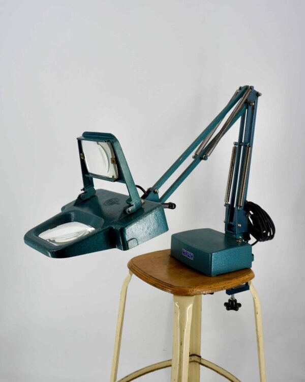 Precision assembly lamp with double magnifying glass