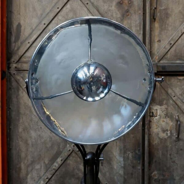 Lampe avec déflecteur