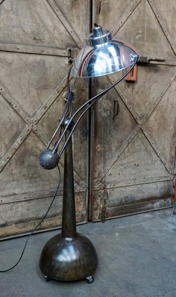 Industrial counterweight floor lamp