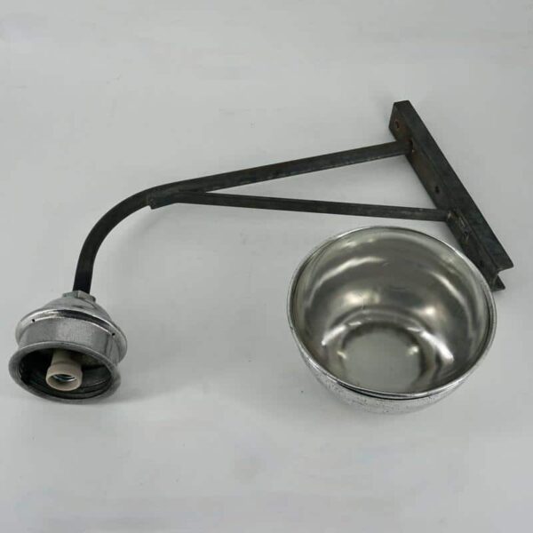 Outdoor lamp with glass globe