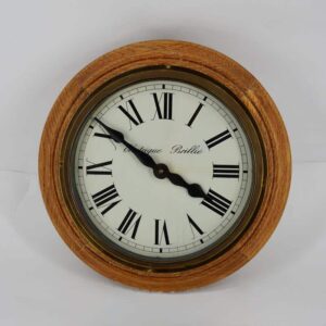 Horloge industrielle de charme en bois et laiton circa 1930