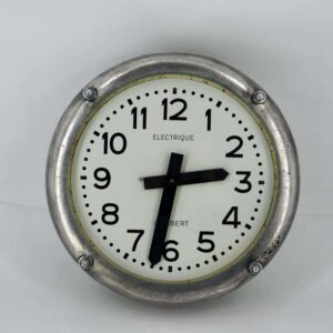 Horloge électrique vintage en fonte d'alu