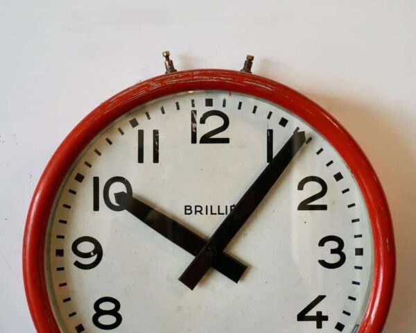 Old workshop clock, battery-operated
