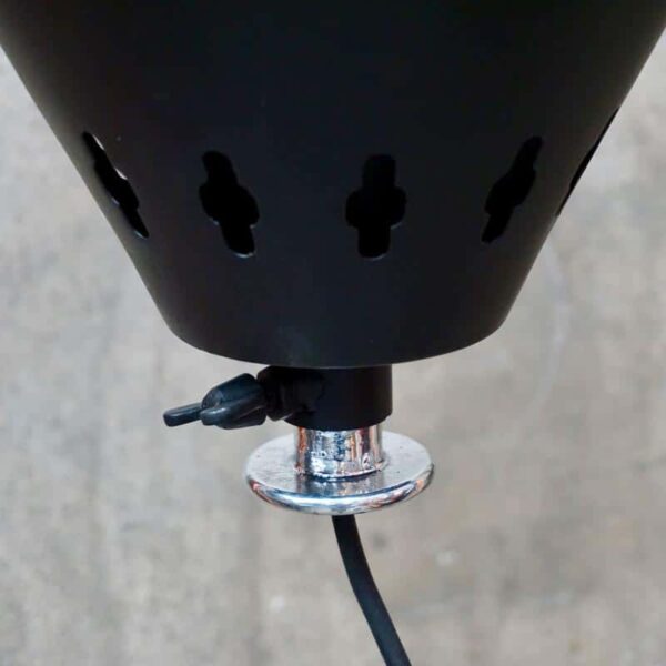 Lampadaire noir insolite