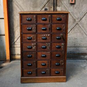 Meuble d'atelier en bois ancien