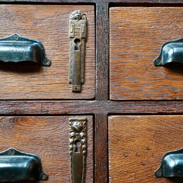 Stamping cabinet