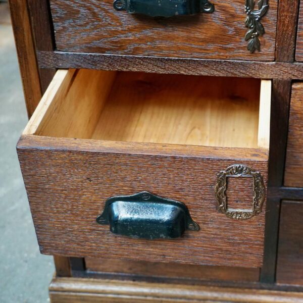 Petit meuble à tiroirs pour rangement