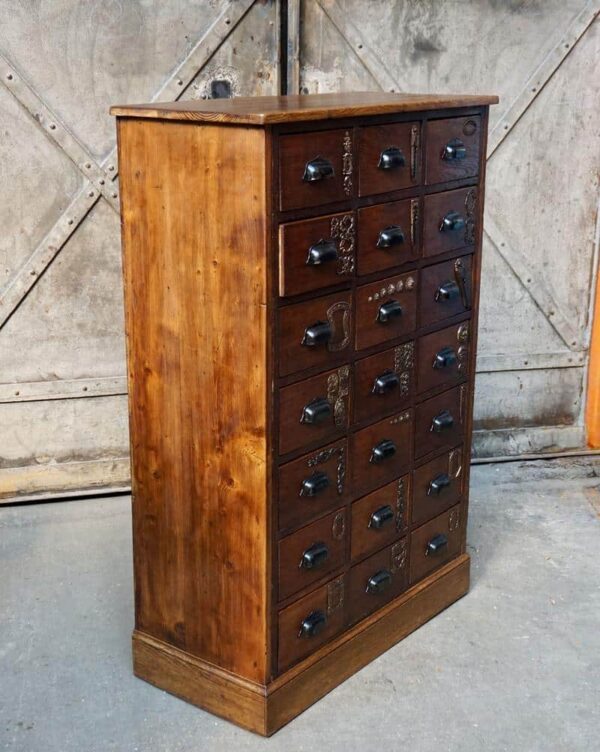 Small drawer cabinet for storage