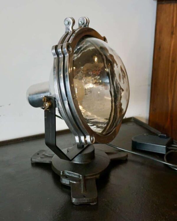 Petit projecteur a poser sur un meuble