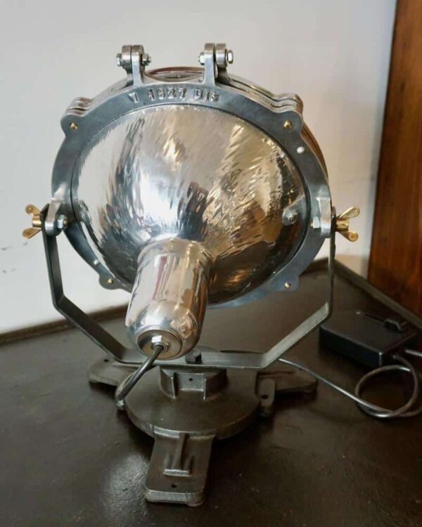 Indus spotlight in cast steel, aluminium and glass
