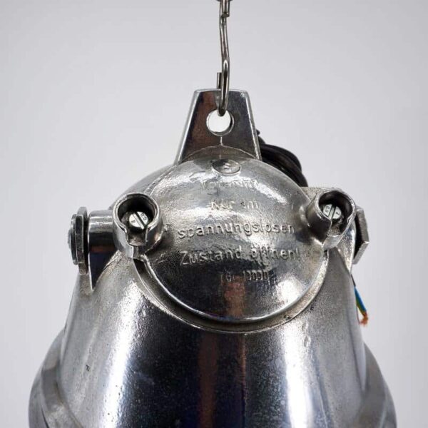 Lampe en fonte d'alu avec grille et verre