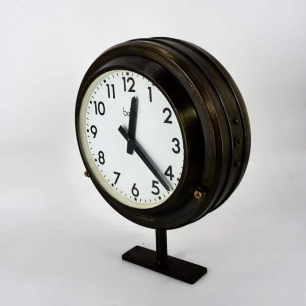 Horloge industrielle a fixer au plafond oui sur un meuble